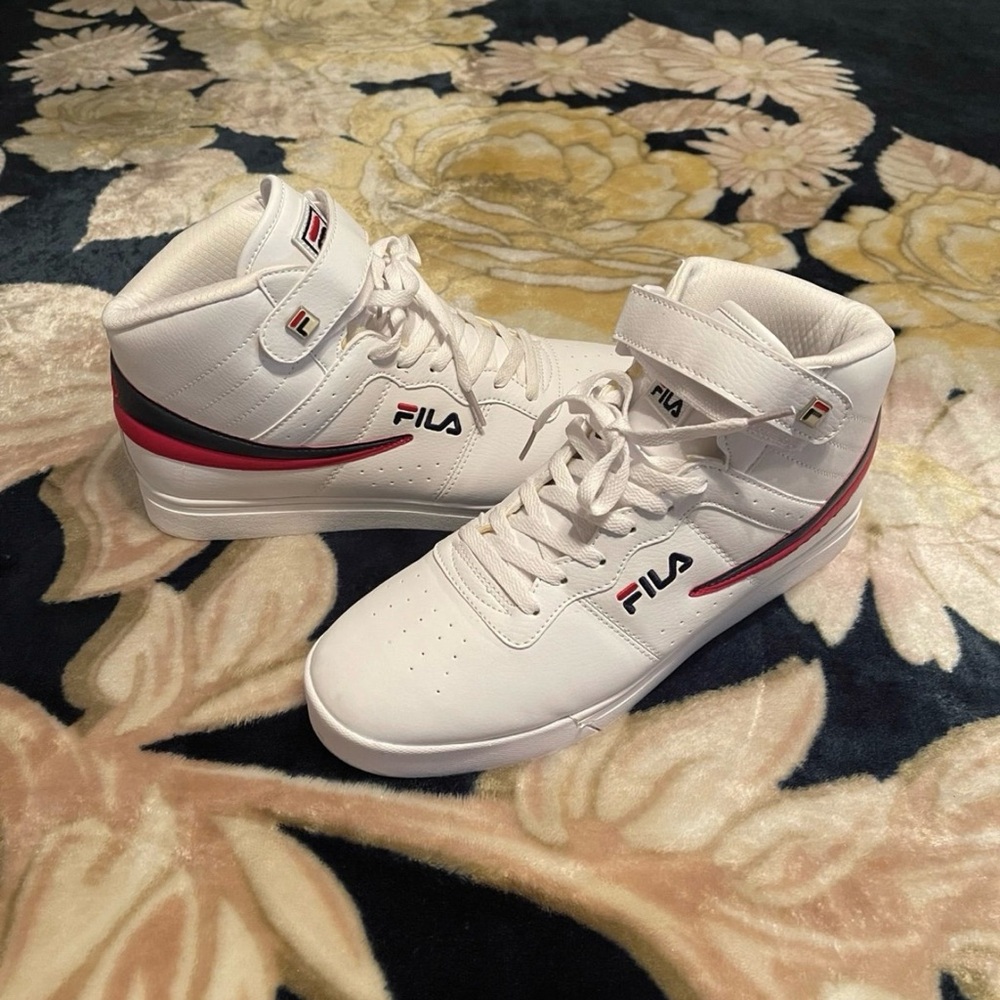 Fila Men's White and Red High-Top Sneakers